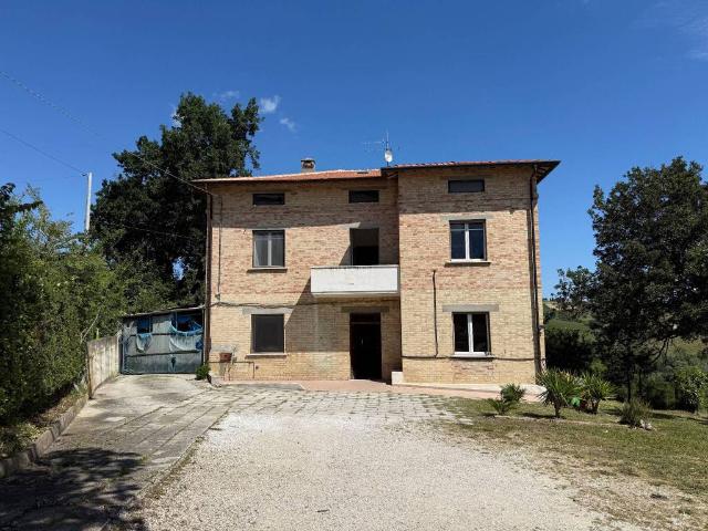 Villa Indipendente in vendita a Unione dei Comuni della Val Vibrata, Controguerra