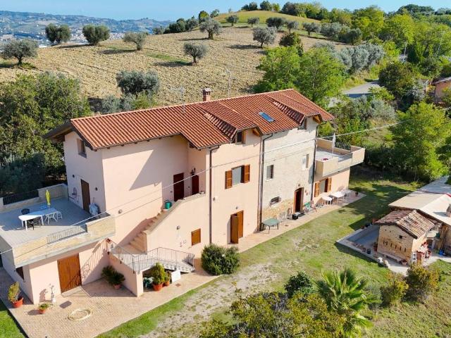 Villa Indipendente in vendita a Unione dei Comuni della Val Vibrata, Controguerra