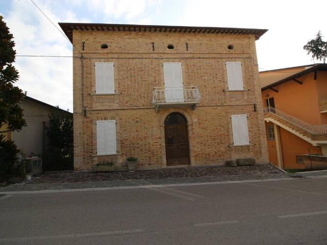 Villa Indipendente in vendita a Unione dei Comuni della Val Vibrata, Controguerra