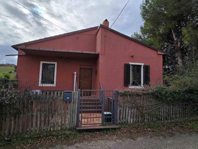 Villa Indipendente in vendita a Unione dei Comuni della Val Vibrata, Controguerra