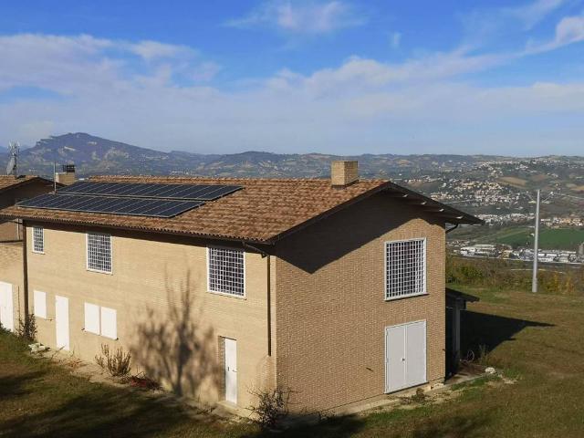 Villa Indipendente in vendita a Unione dei Comuni della Val Vibrata, Controguerra
