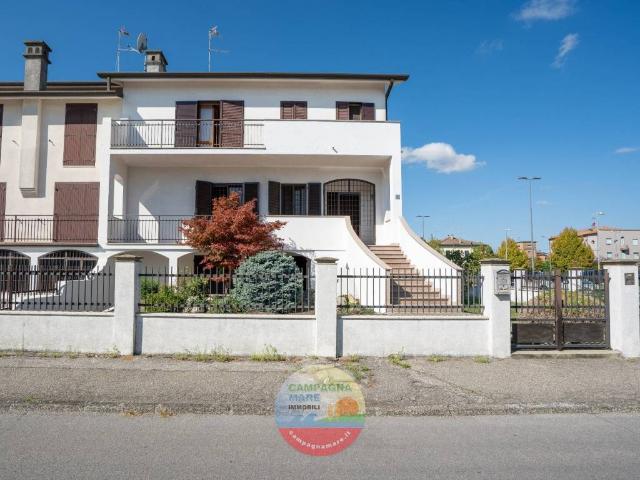 Villa Indipendente in vendita a Unione Terre e Fiumi, Copparo