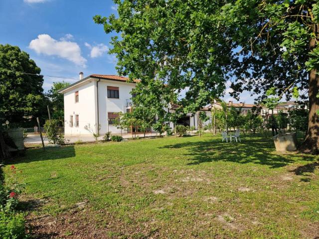 Villa Indipendente in vendita a Unione Terre e Fiumi, Copparo