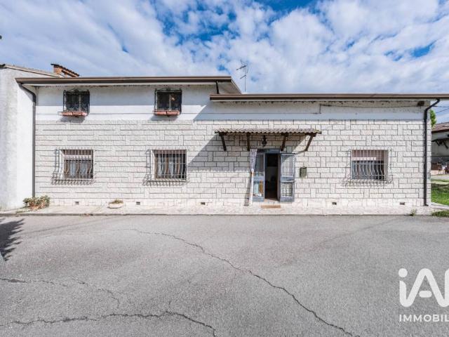 Villa Indipendente in vendita a Ambrogio, Copparo