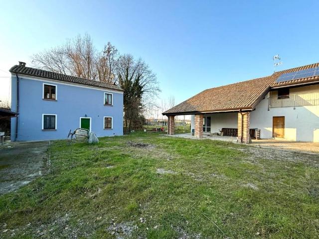 Villa Indipendente in vendita a Corana, Lombardia