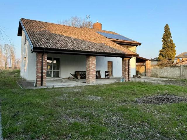 Villa Indipendente in vendita a Corana, Lombardia