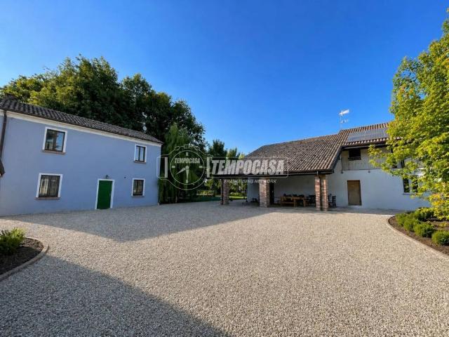 Villa Indipendente in vendita a Corana, Lombardia
