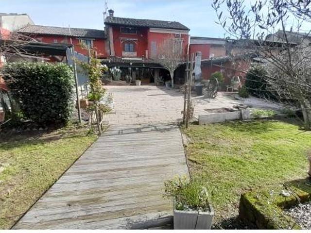 Villa Indipendente in vendita a Corana, Lombardia