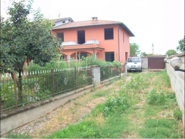 Villa Indipendente in vendita a Corana, Lombardia