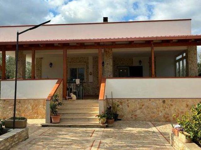 Villa Indipendente in vendita a Corato, Bari