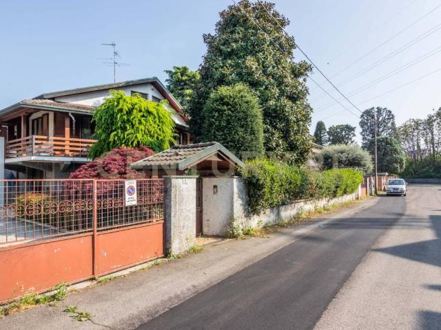 Villa Indipendente in vendita a Corbetta, Lombardia
