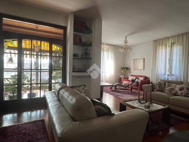 Villa Indipendente in vendita a Corbetta, Lombardia