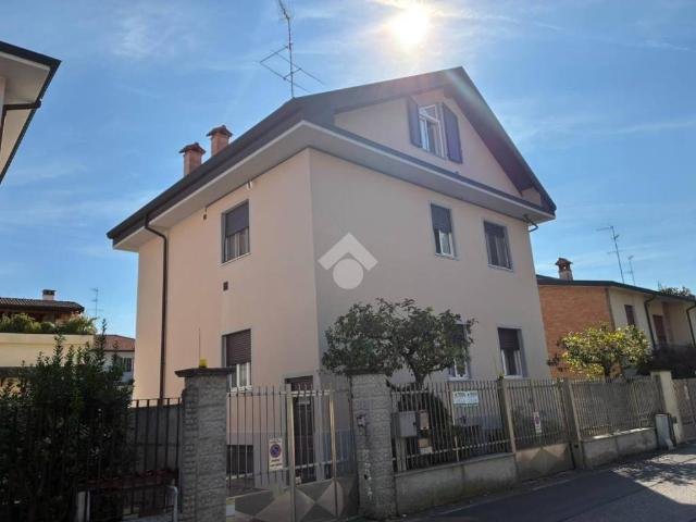Villa Indipendente in vendita a Corbetta, Lombardia