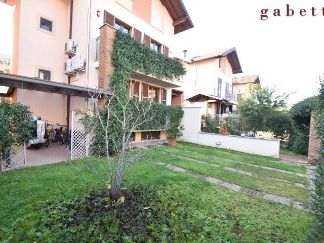 Villa Indipendente in vendita a Corbetta, Lombardia