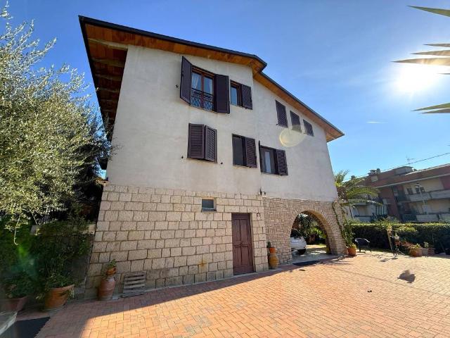 Villa Indipendente in vendita a Chiugiana, Corciano