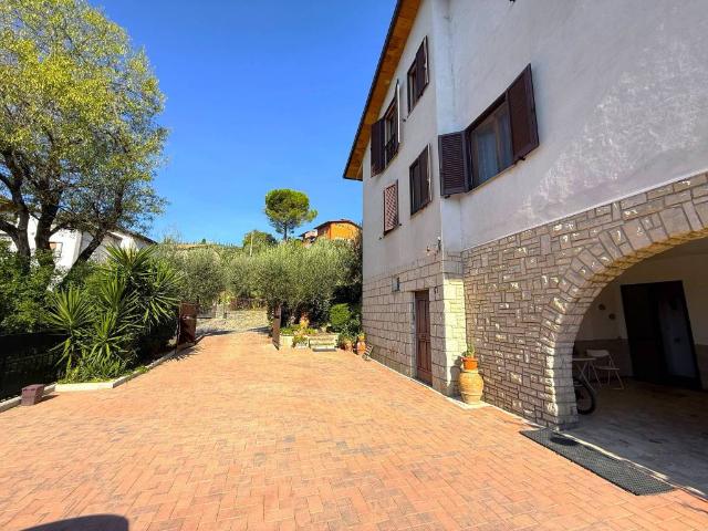 Villa Indipendente in vendita a Chiugiana, Corciano