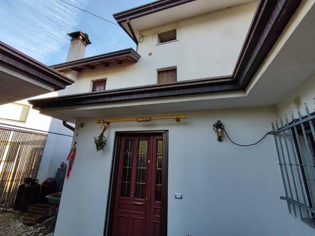 Villa Indipendente in vendita a Sclavons, Cordenons