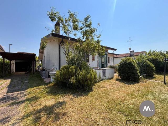 Villa Indipendente in vendita a Cordenons, Friuli-Venezia Giulia