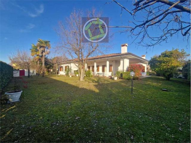 Villa Indipendente in vendita a Cordenons, Friuli-Venezia Giulia