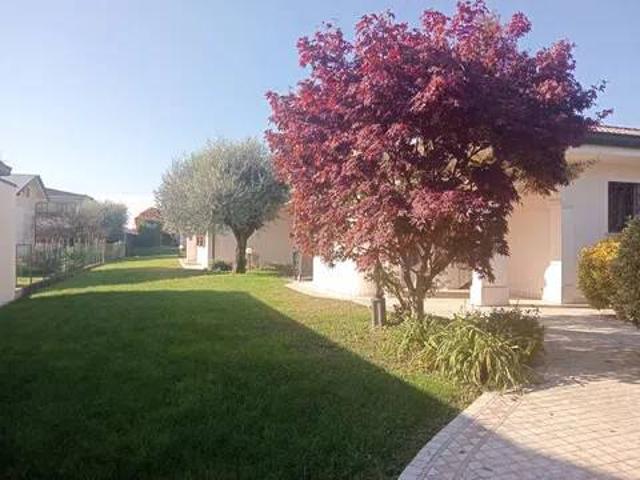 Villa Indipendente in vendita a Sclavons, Cordenons