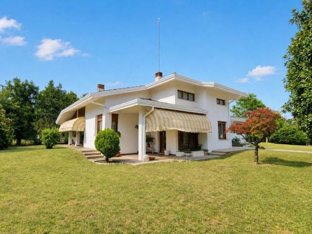 Villa Indipendente in vendita a Villa d'Arco / Vile Sgrafe, Cordenons