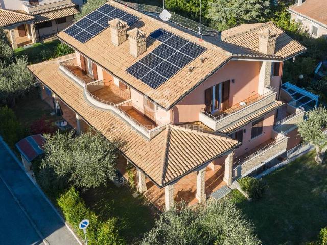Villa Indipendente in vendita a Montescudo-Monte Colombo, Monte Colombo