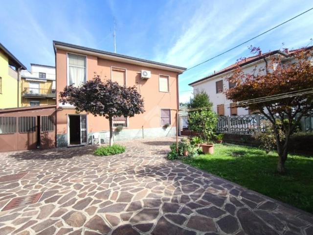 Villa Indipendente in vendita a Ospitaletto, Cormano