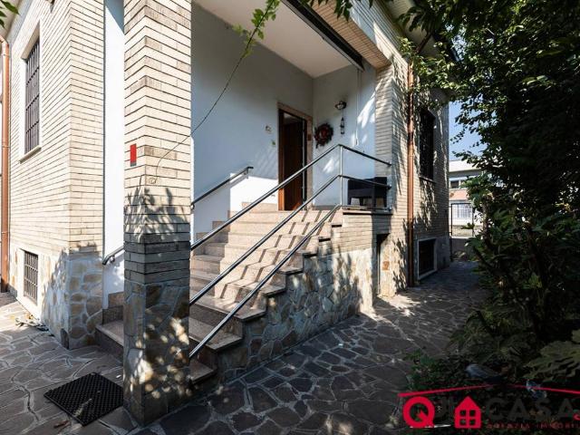 Villa Indipendente in vendita a Zona Omogenea Milano Nord, Cormano