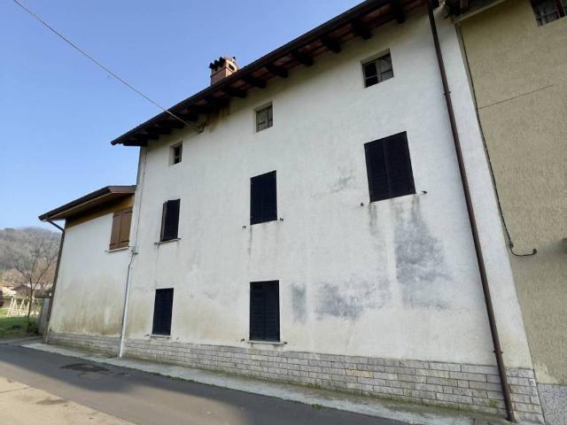 Villa Indipendente in vendita a Cormons, Friuli-Venezia Giulia