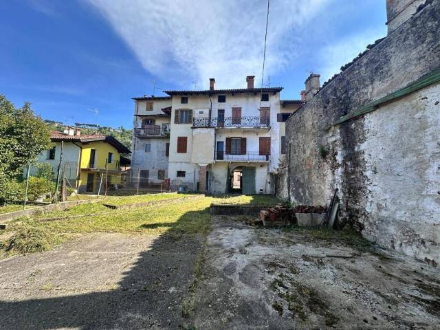 Villa Indipendente in vendita a Cormons, Friuli-Venezia Giulia