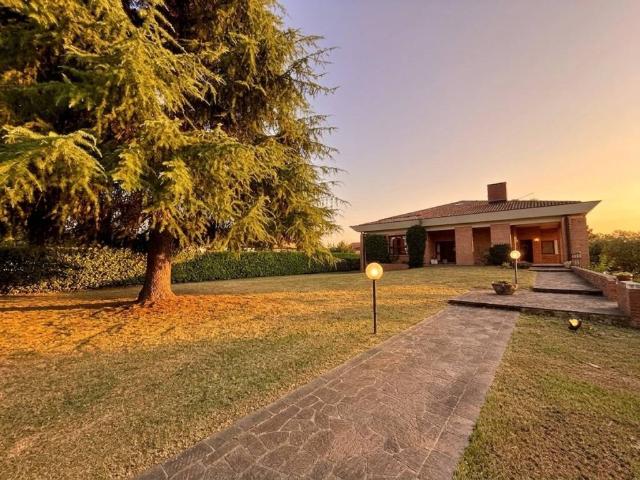 Villa Indipendente in vendita a Corno Di Rosazzo, Friuli-Venezia Giulia