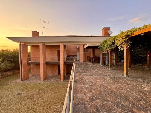 Villa Indipendente in vendita a Corno Di Rosazzo, Friuli-Venezia Giulia