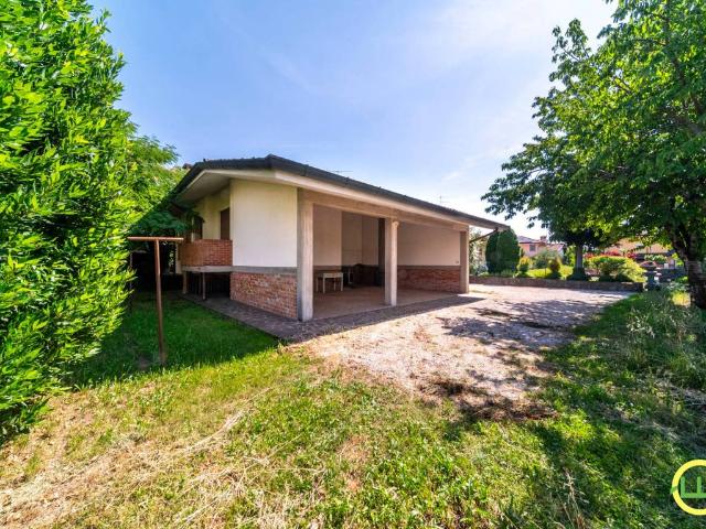 Villa Indipendente in vendita a Cormons, Friuli-Venezia Giulia