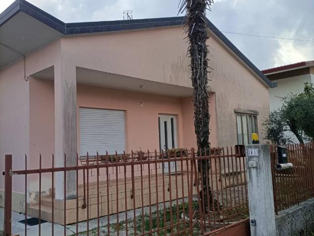 Villa Indipendente in vendita a Cormons, Friuli-Venezia Giulia