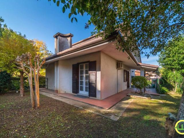 Villa Indipendente in vendita a Cormons, Friuli-Venezia Giulia