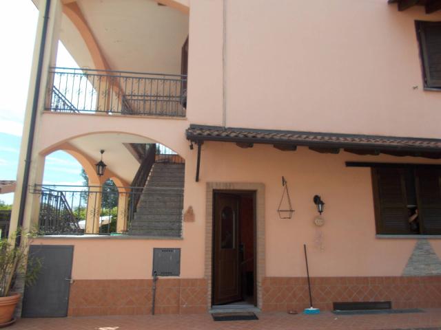 Villa Indipendente in vendita a Cornale, Lombardia