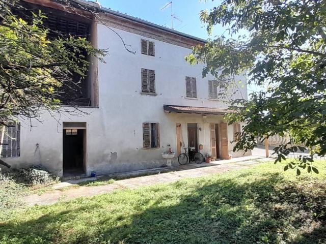 Villa Indipendente in vendita a Cornale, Lombardia