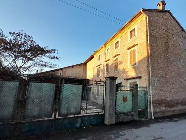 Villa Indipendente in vendita a Cornale, Lombardia
