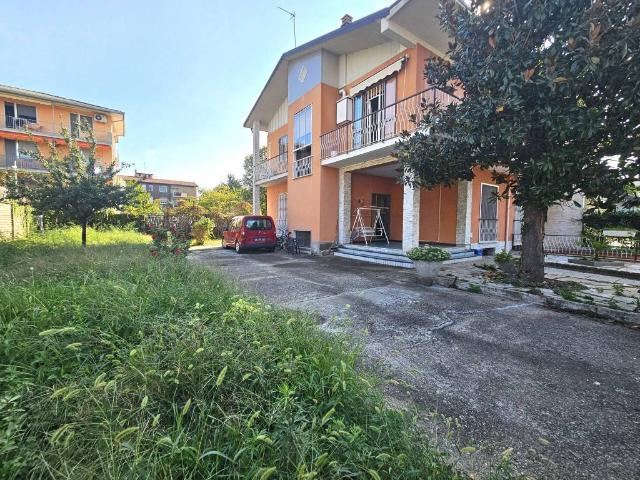 Villa Indipendente in vendita a Cascina Croce, Cornaredo