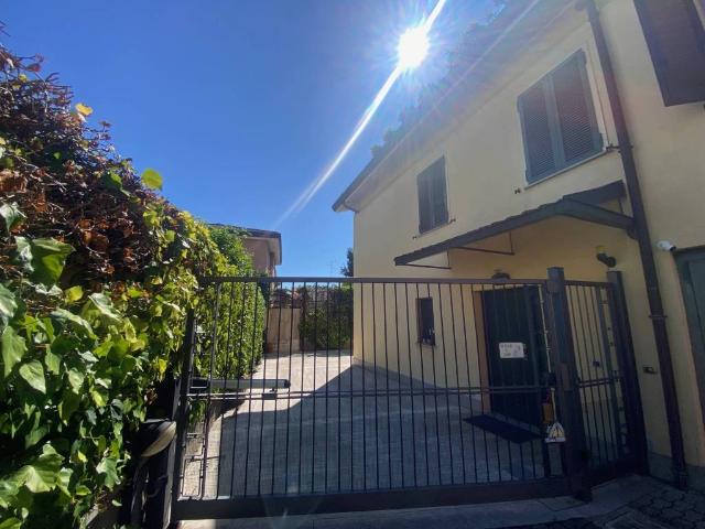 Villa Indipendente in vendita a Cornaredo, Lombardia