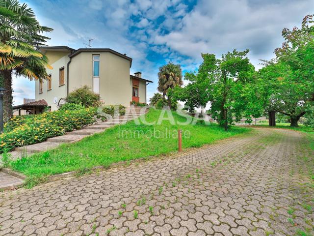 Villa Indipendente in vendita a Cornate D'adda, Lombardia