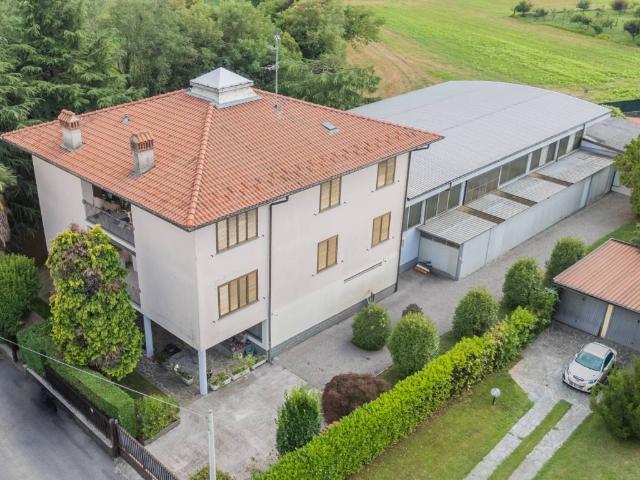 Villa Indipendente in vendita a Cornate D'adda, Lombardia