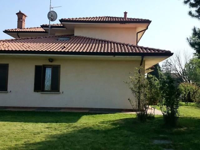 Villa Indipendente in vendita a Cornate D'adda, Lombardia