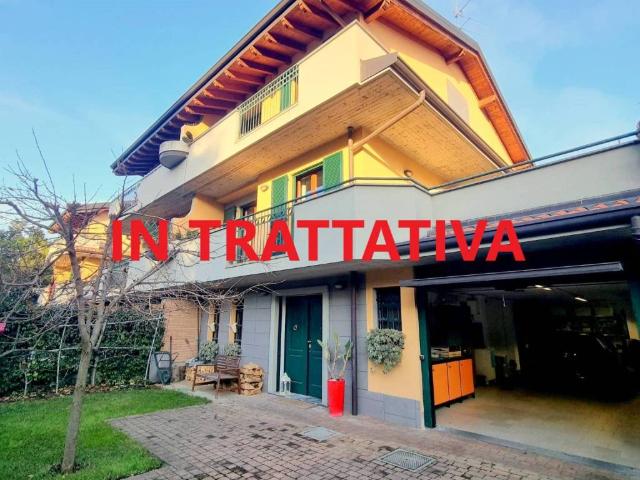 Villa Indipendente in vendita a Cornate D'adda, Lombardia