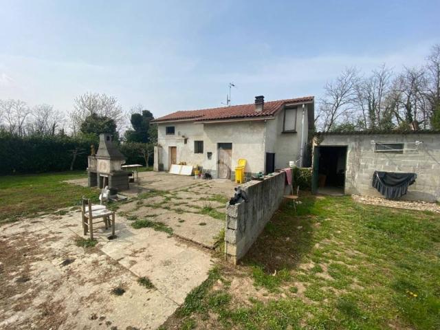 Villa Indipendente in vendita a Cornate D'adda, Lombardia
