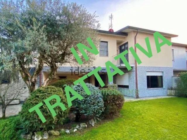 Villa Indipendente in vendita a Cornate D'adda, Lombardia