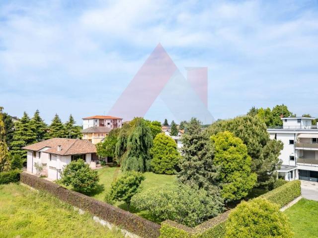 Villa Indipendente in vendita a Cornate D'adda, Lombardia