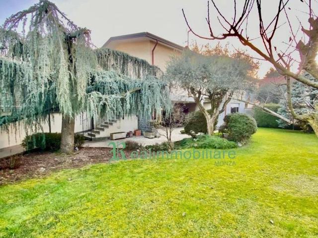 Villa Indipendente in vendita a Cornate D'adda, Lombardia