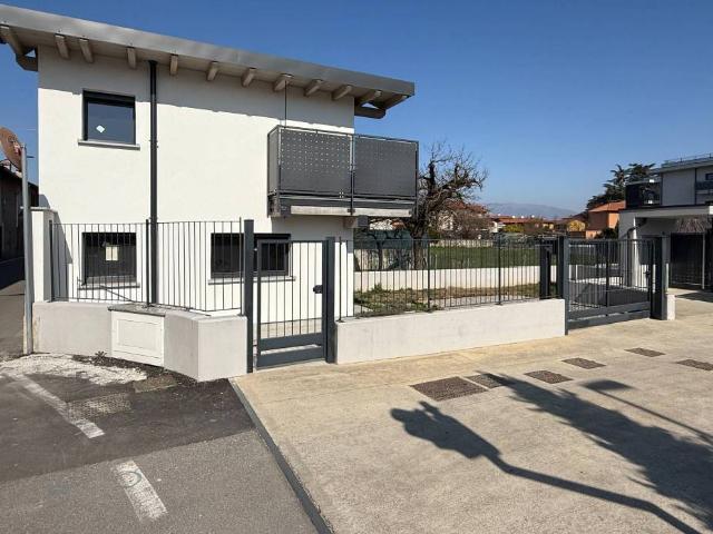 Villa Indipendente in vendita a Cornate D'adda, Lombardia