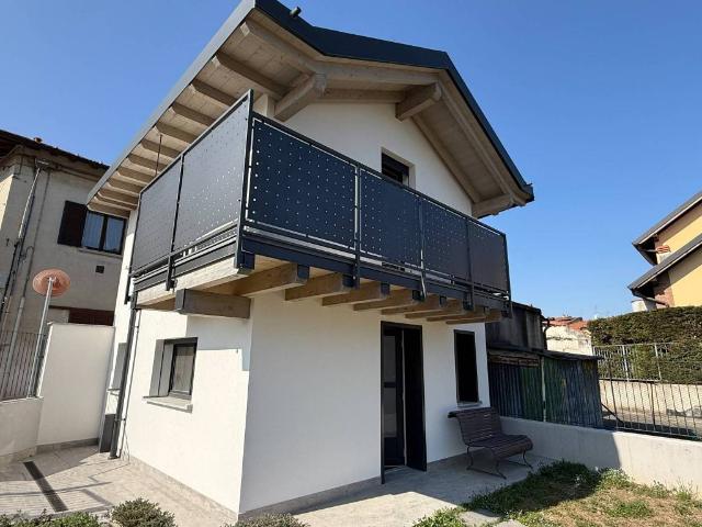 Villa Indipendente in vendita a Cornate D'adda, Lombardia